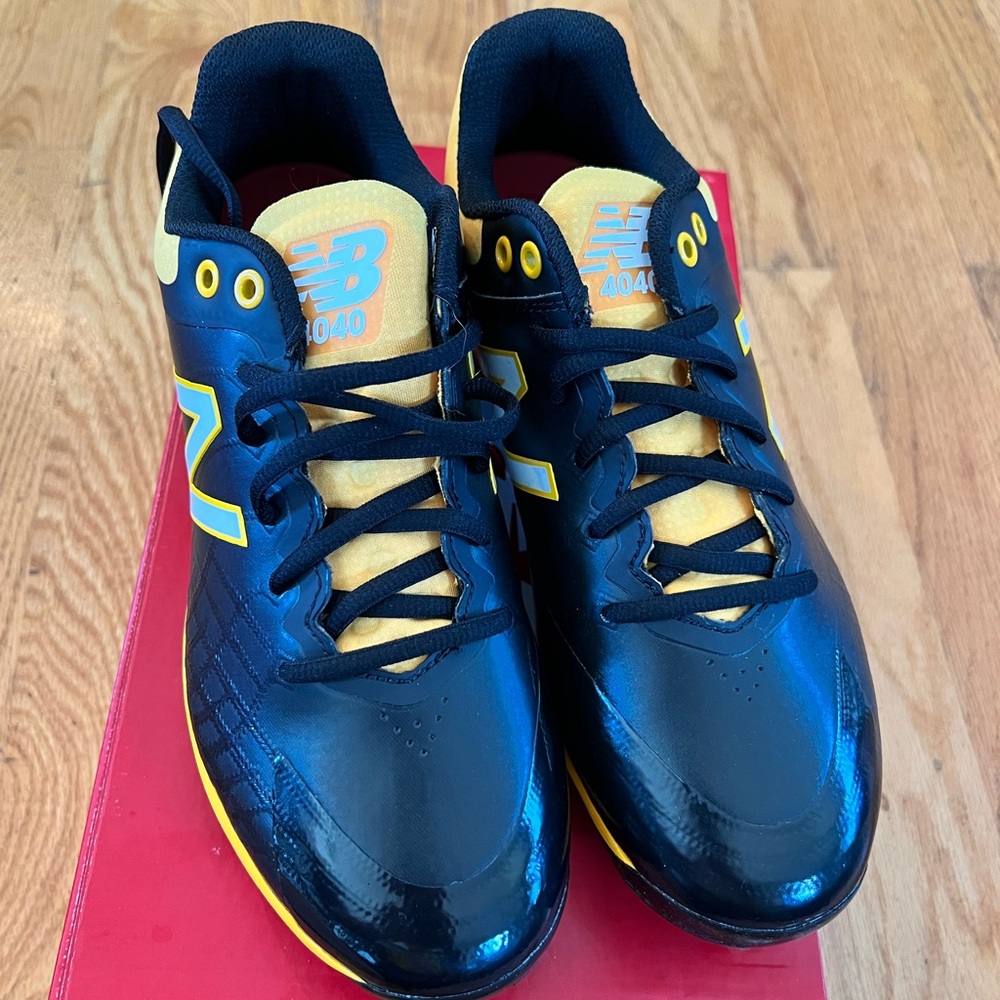 NWB NEW BALANCE 4040 Metal Ball Cleats Kinetic Stitch BLack Yellow Mens 6.5